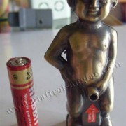 Bật lửa cậu bé